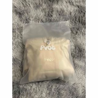 【新品】pvot パーカー　ベージュ