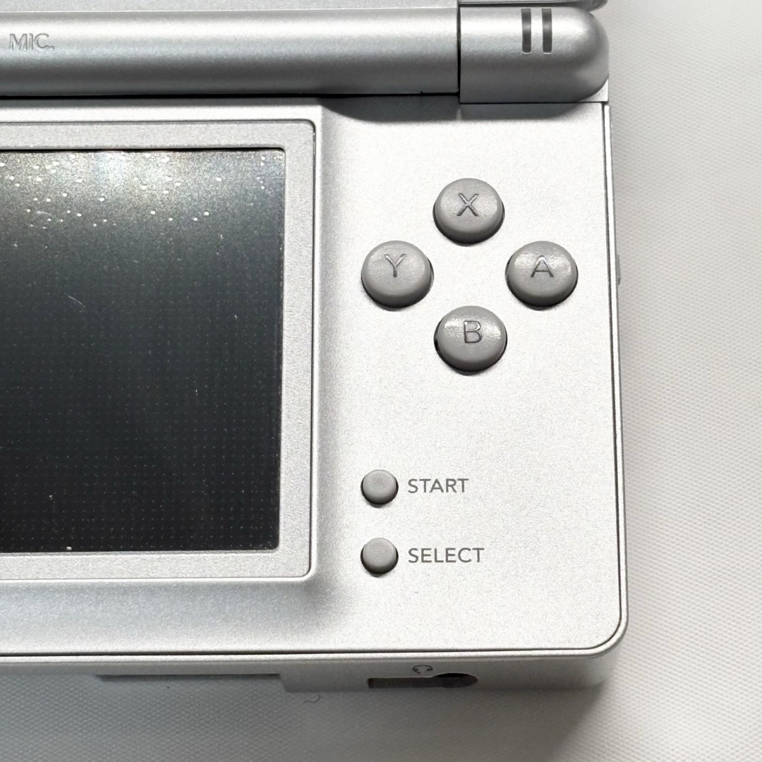 美品☆】ニンテンドー DS Lite グロスシルバー 純正充電器付き 美品☆】ニンテンドー DS Lite グロスシルバー 純正充電器付き