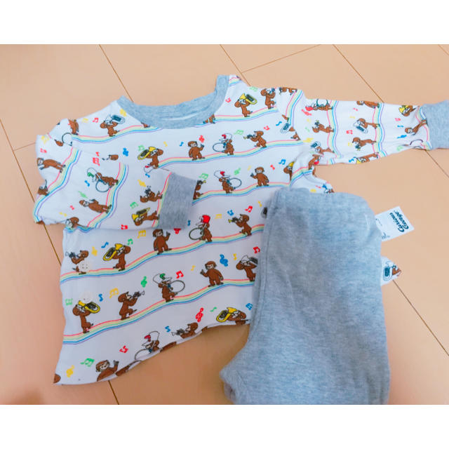 UNIQLO(ユニクロ)のbaby おさるのジョージ パジャマ キッズ/ベビー/マタニティのベビー服(~85cm)(パジャマ)の商品写真