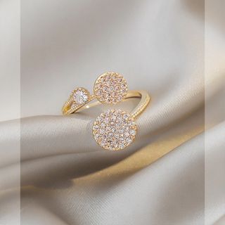 【新入荷】ゴールド　リング　指輪　レディース　フリーサイズ　(リング(指輪))