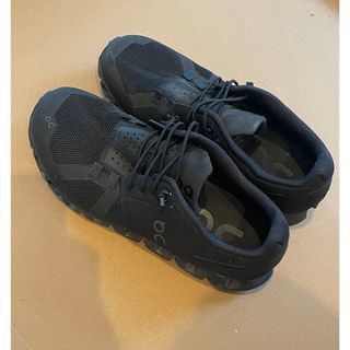 オン(On)のon スニーカ美品　37.5(スニーカー)