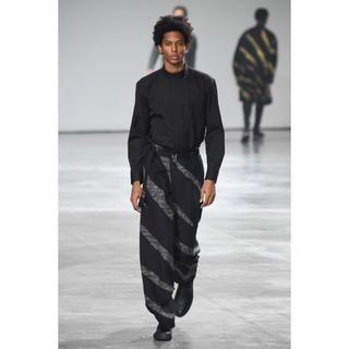 ISSEY MIYAKE(スラックス)のフリマアイテム一覧 ISSEY MIYAKE(スラックス)のフリマアイテム一覧