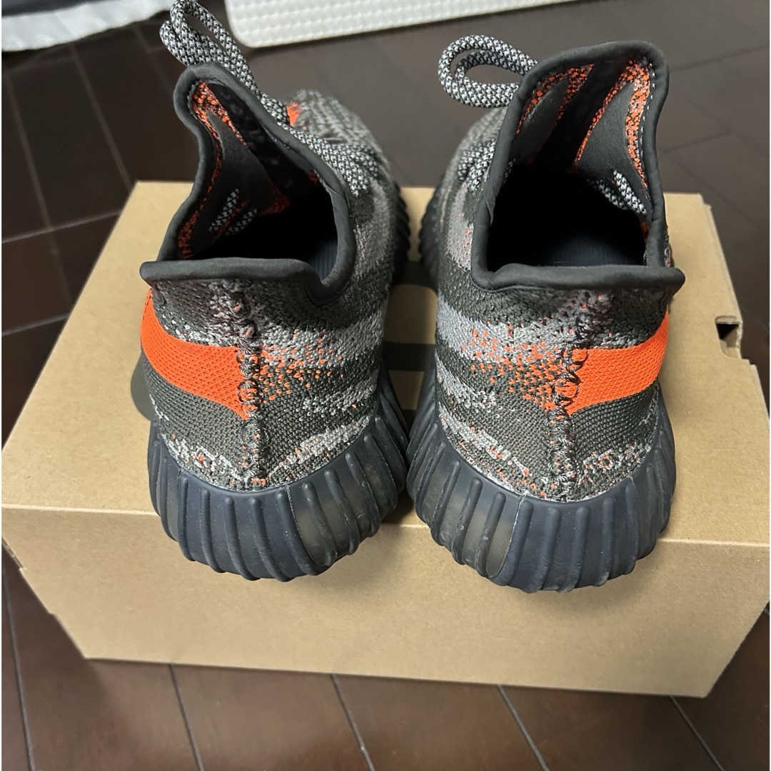YEEZY（adidas）(イージー)のadidas YEEZY Boost 350V2 "Carbon Beluga" メンズの靴/シューズ(スニーカー)の商品写真
