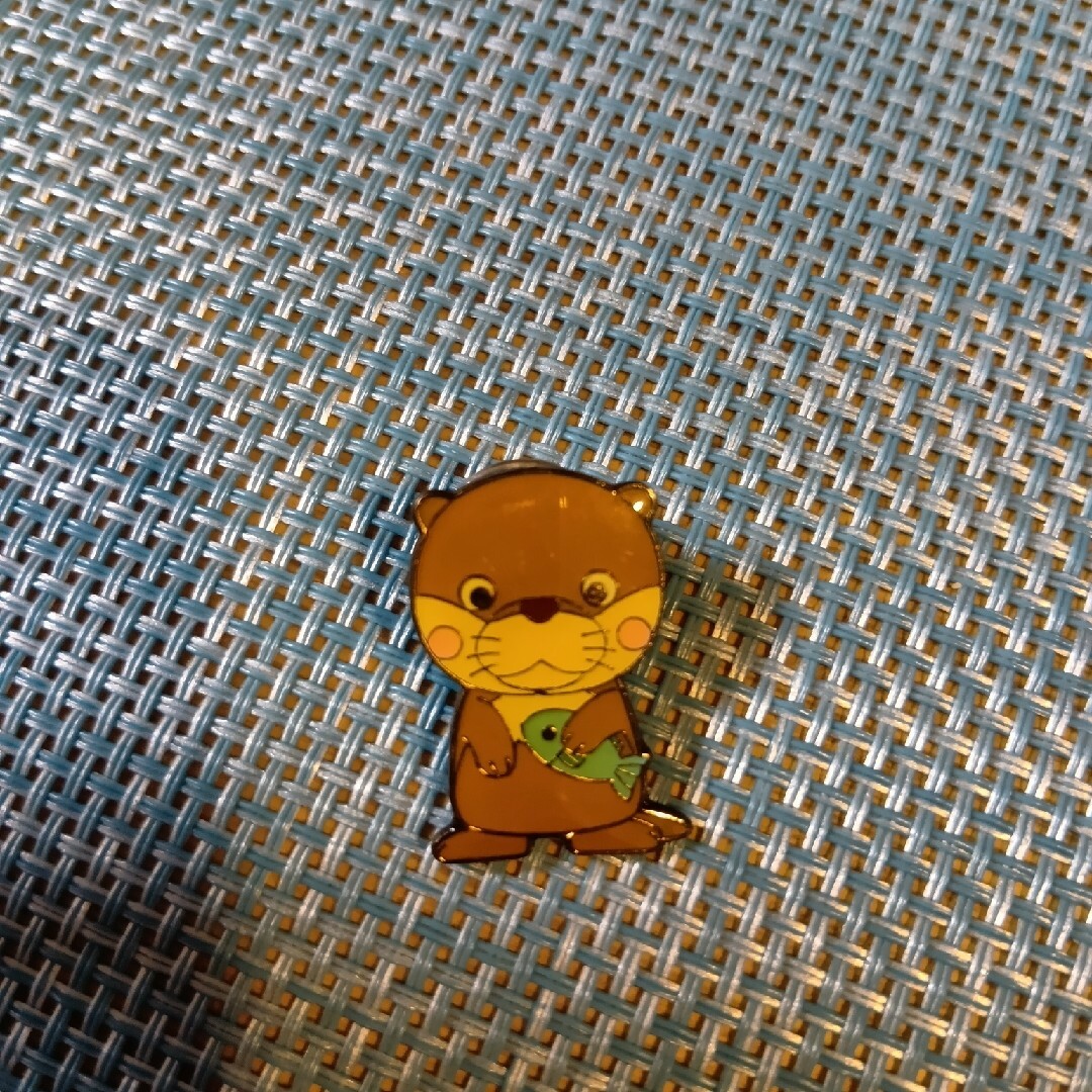 京急油壺マリンパーク　カワウソ　ピンバッチ エンタメ/ホビーのアニメグッズ(バッジ/ピンバッジ)の商品写真