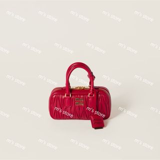 MIU MIU(バッグ ・ レッド/赤色系)のフリマアイテム一覧 MIU MIU(バッグ ・ レッド/赤色系)のフリマアイテム一覧