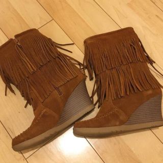 ミネトンカ(Minnetonka)の新品未使用☆ミネトンカ☆Wフリンジウエッジヒールブーツ(ブーツ)