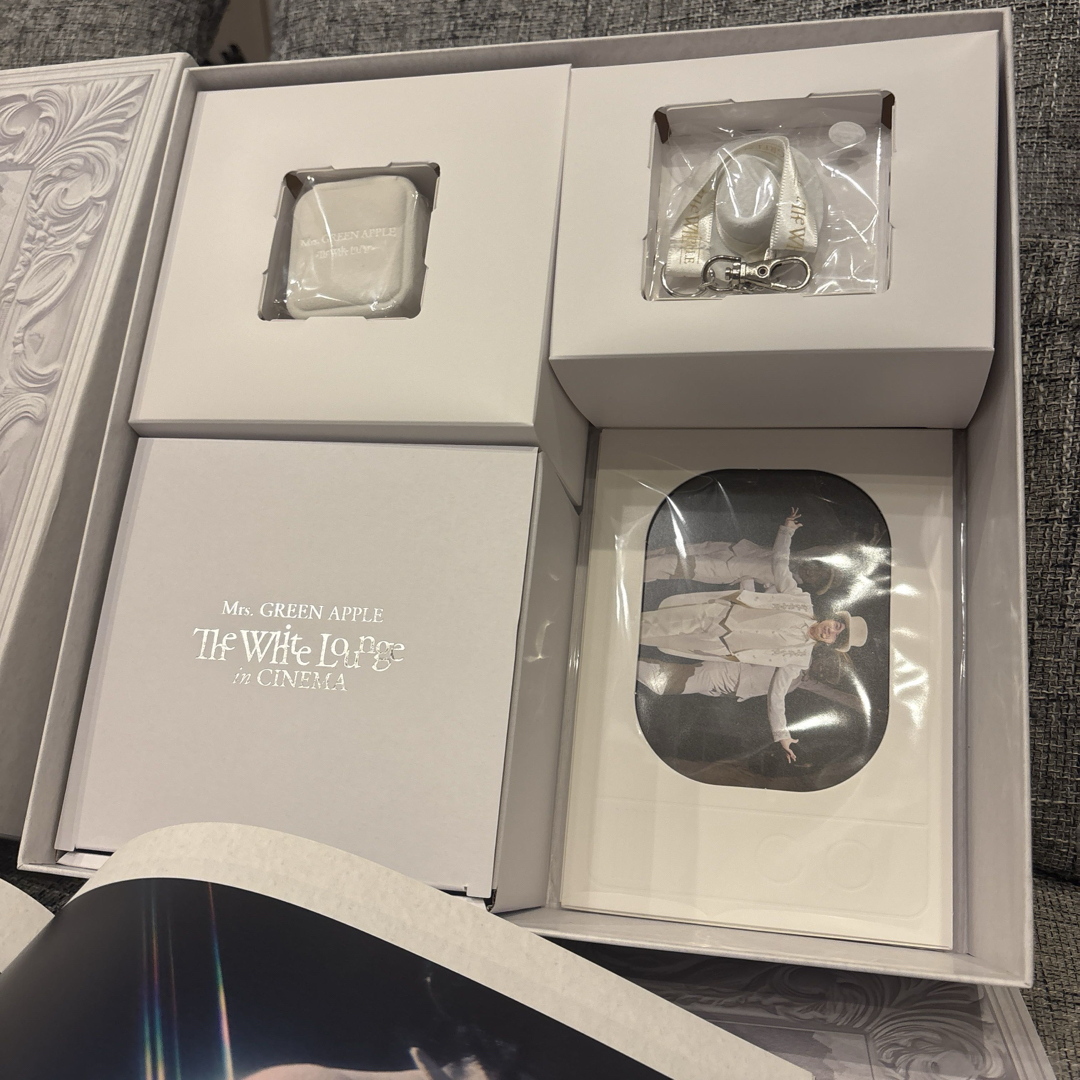 Mrs. GREEN APPLE ホワイトラウンジ 初回限定盤BOX グッズの通販 Mrs. GREEN APPLE ホワイトラウンジ 初回限定盤BOX グッズの通販
