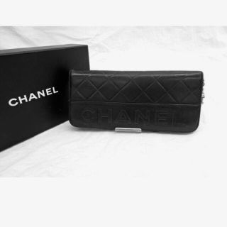 シャネル(CHANEL)の美品 CHANEL  ロゴチャーム付きラウンドファスナー(長財布)