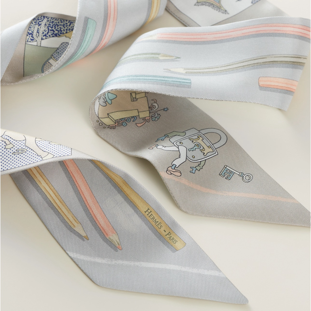 新品 エルメス ツイリー 2025春夏 《さあ色鉛筆を出して!/カレ 新品 エルメス ツイリー 2025春夏 《さあ色鉛筆を出して!/カレ