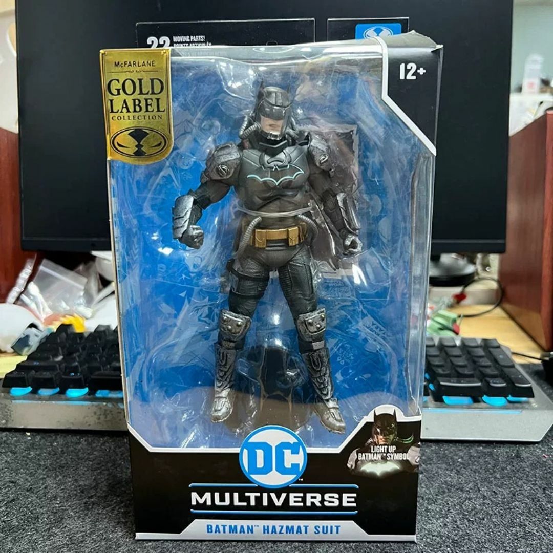 McFarlane DC BATMAN生化防護服バットマン 発光する フィギュア