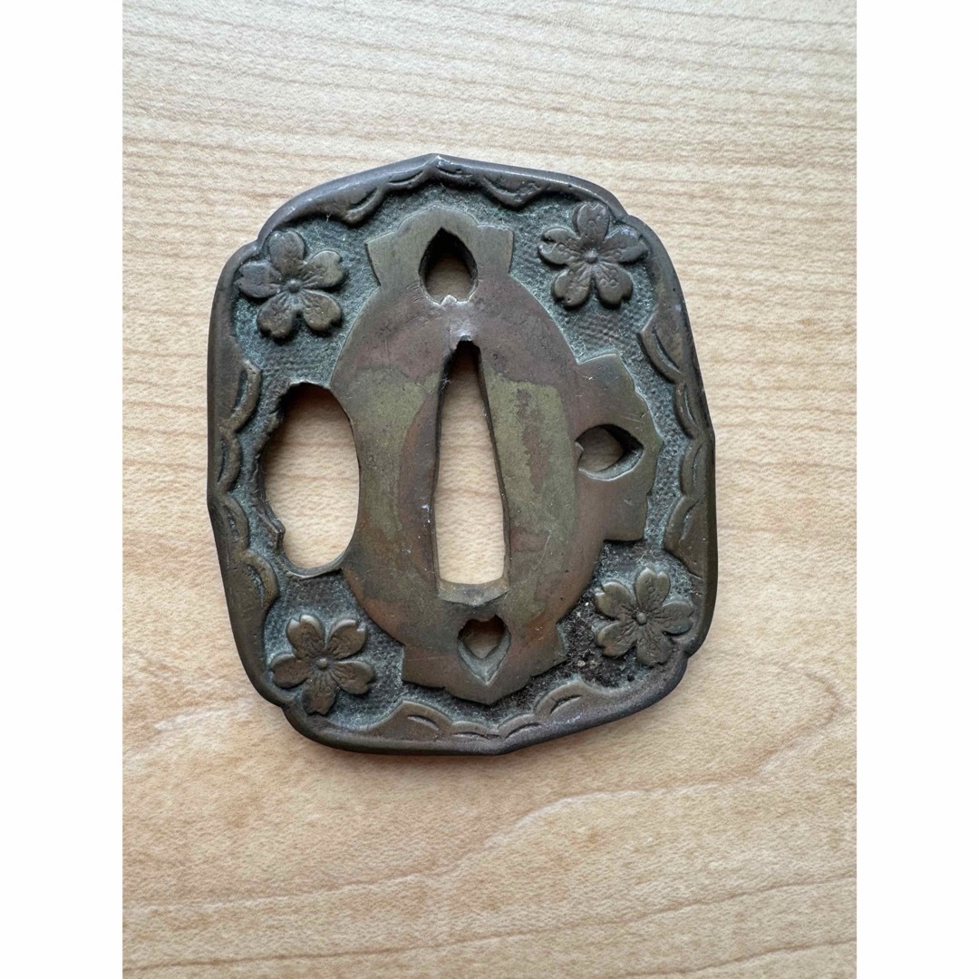 骨董品 鍔 希少 (刀剣美術 日本刀鍔 刀装具 本家 鉄地 室町骨董 骨董品 鍔 希少 (刀剣美術 日本刀鍔 刀装具 本家 鉄地 室町骨董