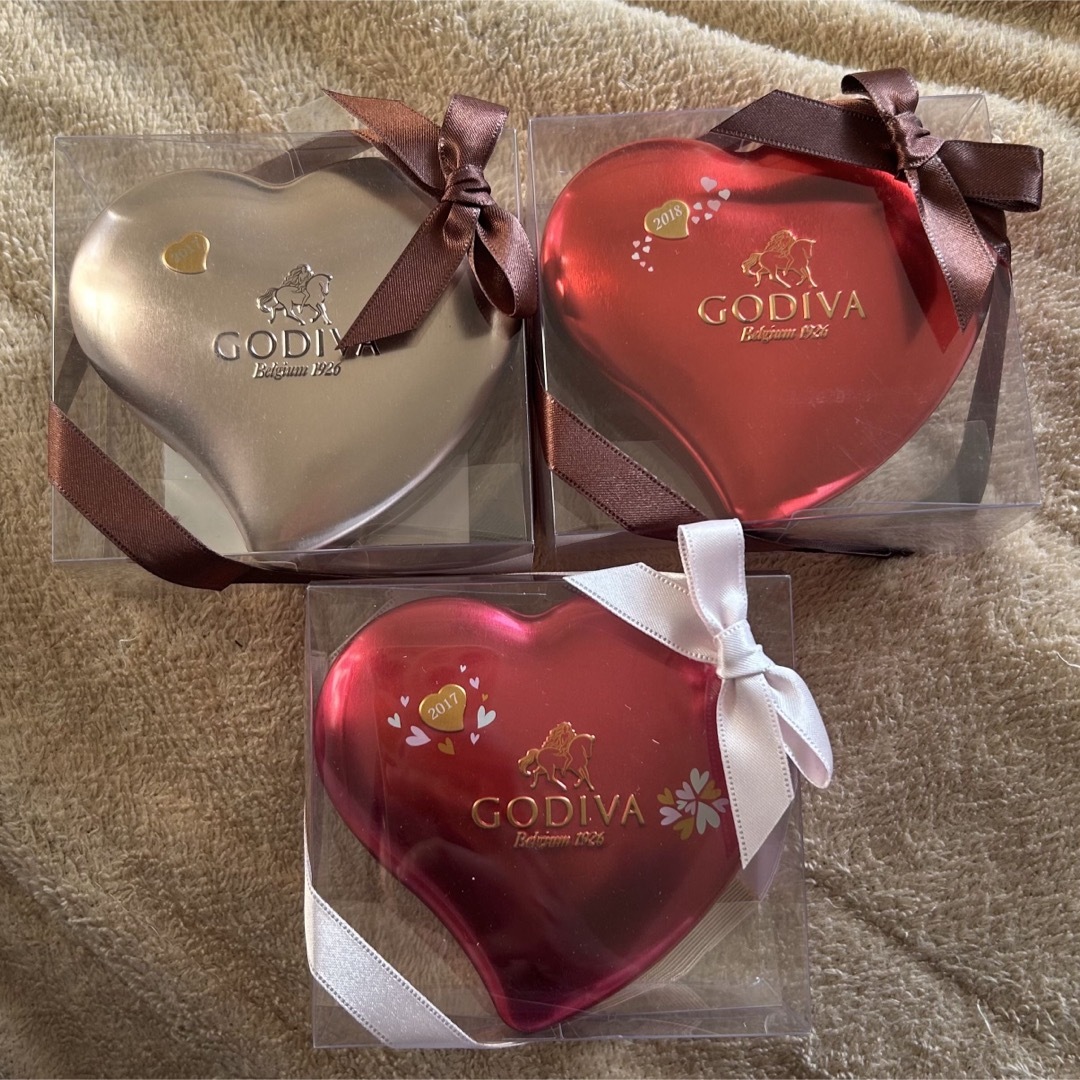 GODIVA ハート缶 空き缶 インテリア/住まい/日用品のインテリア小物(小物入れ)の商品写真
