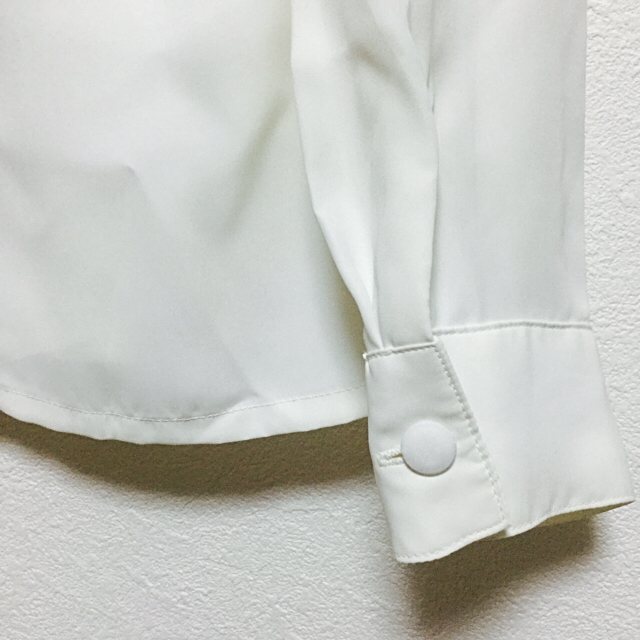 スカラップダブルボタン   ホワイトブラウス レディースのトップス(シャツ/ブラウス(長袖/七分))の商品写真