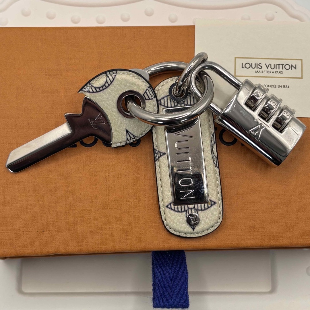 MP2035】LOUIS VUITTON☆モノグラムロックキーホルダー 未使用 MP2035】LOUIS VUITTON☆モノグラムロックキーホルダー 未使用
