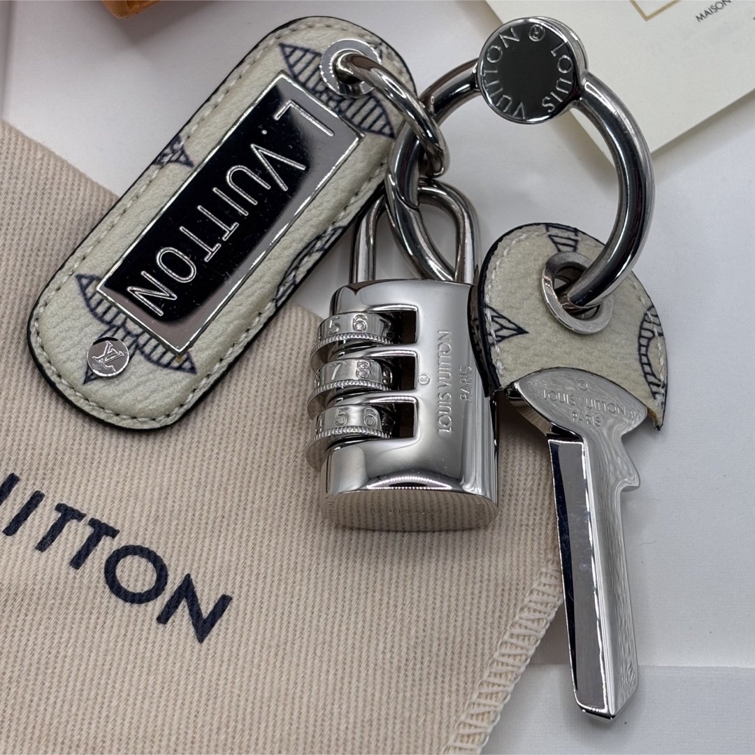 MP2035】LOUIS VUITTON☆モノグラムロックキーホルダー 未使用 MP2035】LOUIS VUITTON☆モノグラムロックキーホルダー 未使用