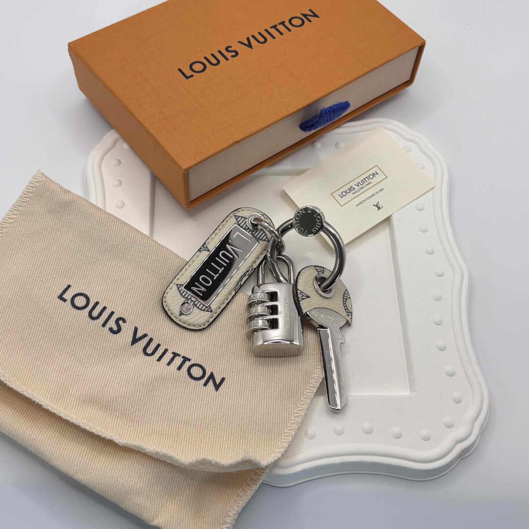MP2035】LOUIS VUITTON☆モノグラムロックキーホルダー 未使用 MP2035】LOUIS VUITTON☆モノグラムロックキーホルダー 未使用