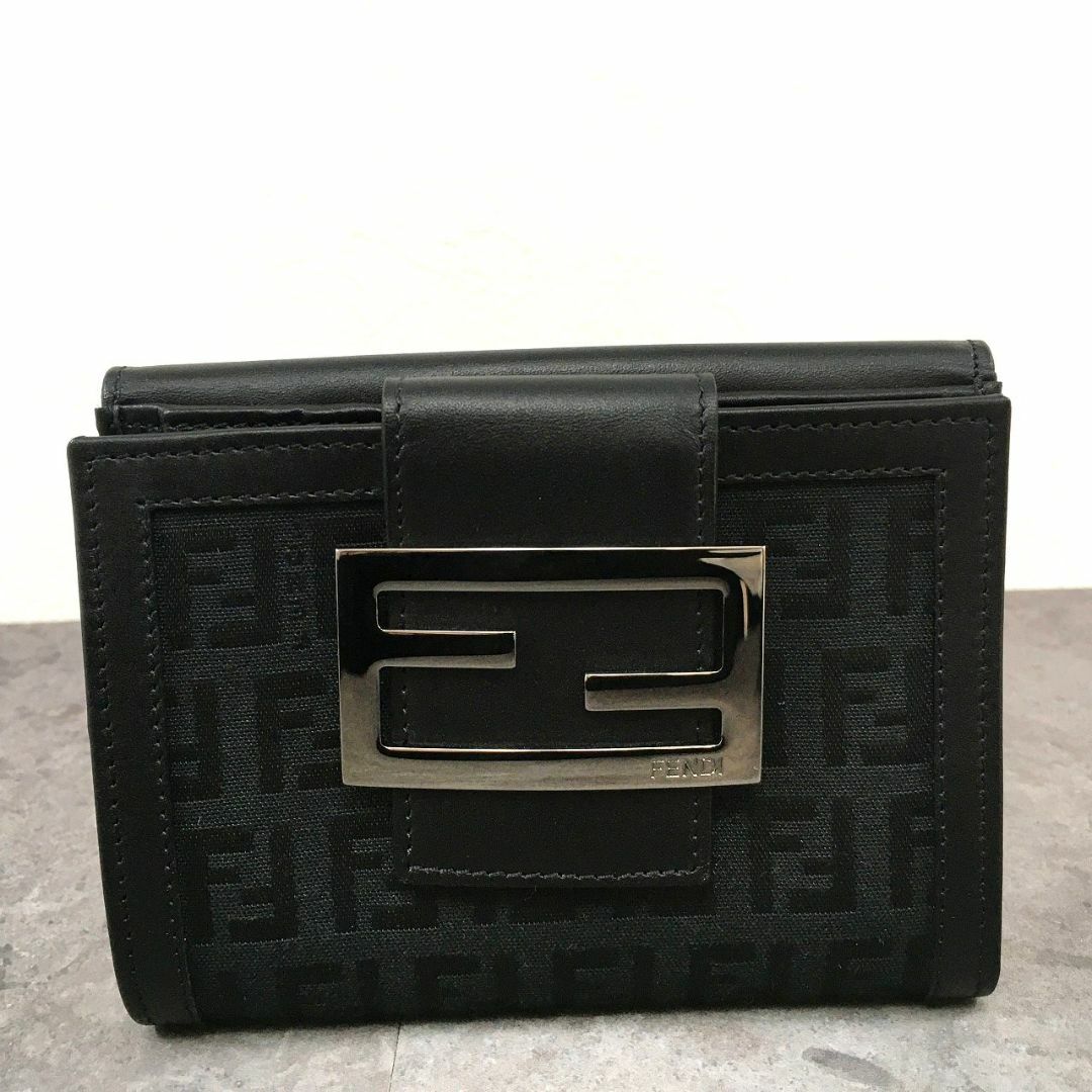FENDI - 送料込み! 極美品 FENDI Wホック財布 ズッカ柄 箱付き FENDI - 送料込み! 極美品 FENDI Wホック財布 ズッカ柄 箱付き