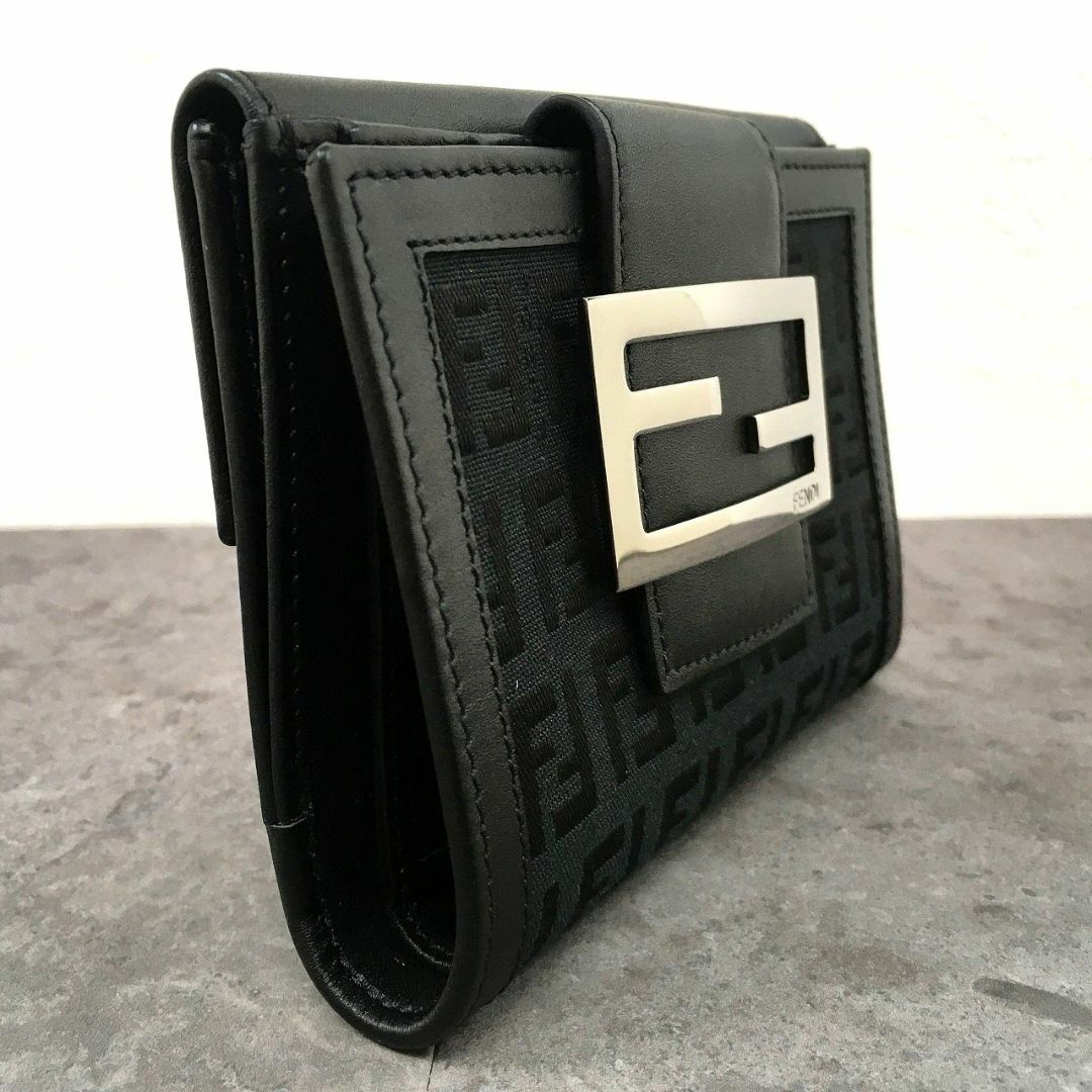 FENDI - 送料込み! 極美品 FENDI Wホック財布 ズッカ柄 箱付き FENDI - 送料込み! 極美品 FENDI Wホック財布 ズッカ柄 箱付き