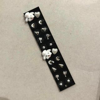 耳つぼジュエリー　耳ツボジュエリー　金粒　ニュアンス　シルバー　犬(イヤリング)