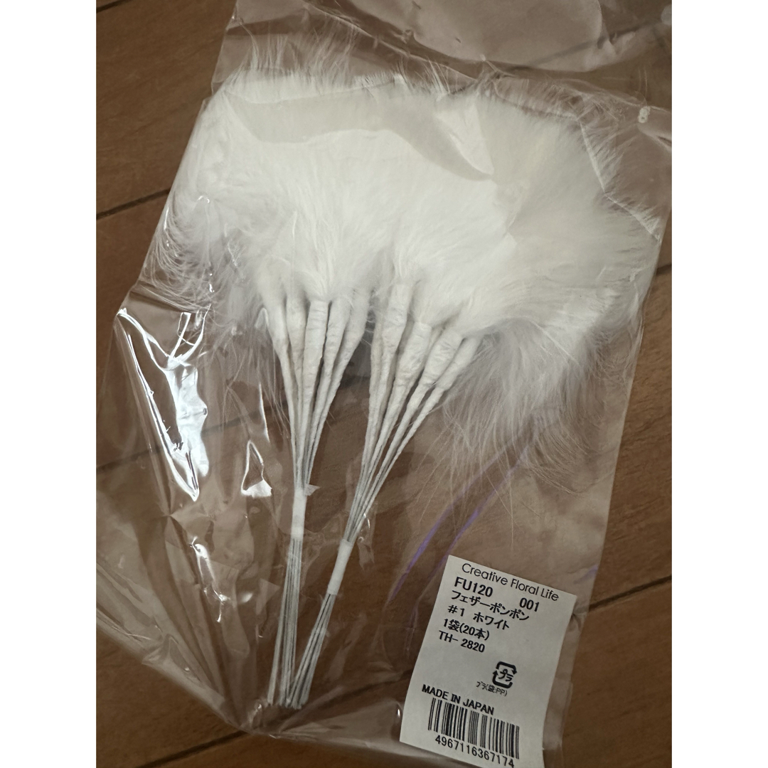 フラワーアレンジ　プリザーブドフラワー　商材セット　7セット　羽根、葉っぱ ハンドメイドの素材/材料(各種パーツ)の商品写真