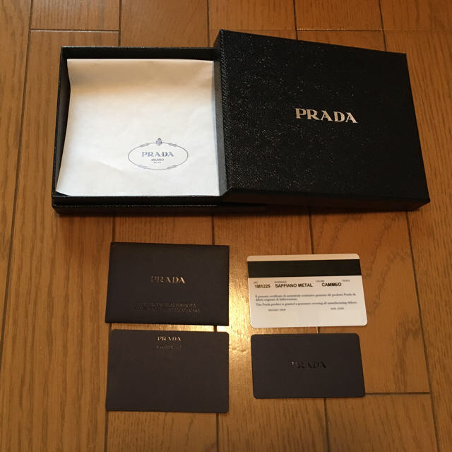 PRADA(プラダ)のプラダ二つ折り財布 レディースのファッション小物(財布)の商品写真