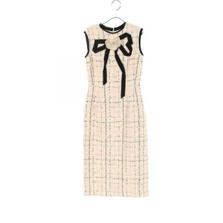 GUCCI - GUCCI ベルト付き スクエアG プリント ノースリーブ GUCCI - GUCCI ベルト付き スクエアG プリント ノースリーブ