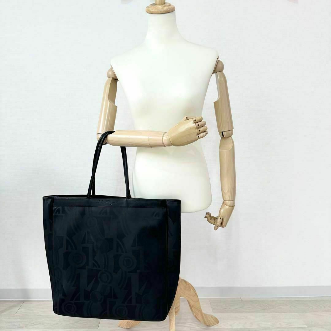 フェラガモ Ferragamo トートバッグ ナイロン レザー ブラック フェラガモ Ferragamo トートバッグ ナイロン レザー ブラック