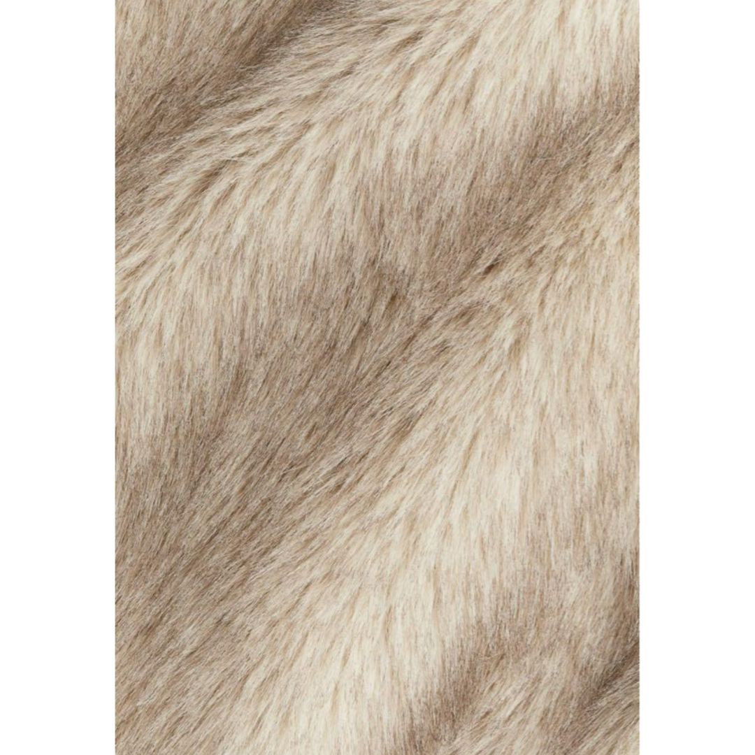 H&M クロップドフラッフィジャケット XLサイズ 完売品 ファー H&M クロップドフラッフィジャケット XLサイズ 完売品 ファー