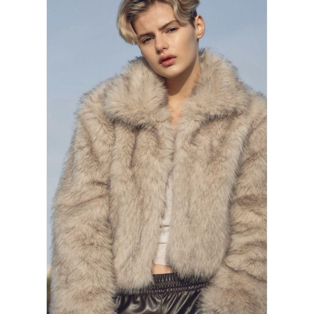 H&M クロップドフラッフィジャケット XLサイズ 完売品 ファー H&M クロップドフラッフィジャケット XLサイズ 完売品 ファー