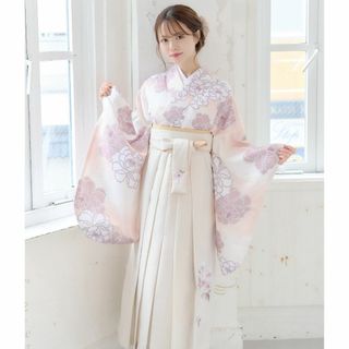 着物の表花柄。白いお花にシミがあります。レトロなお着物の参考 着物の表花柄。白いお花にシミがあります。レトロなお着物の参考
