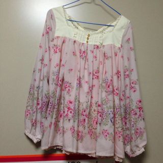 リズリサ(LIZ LISA)の美品♥️リズリサ♥️シフォントップス(シャツ/ブラウス(長袖/七分))