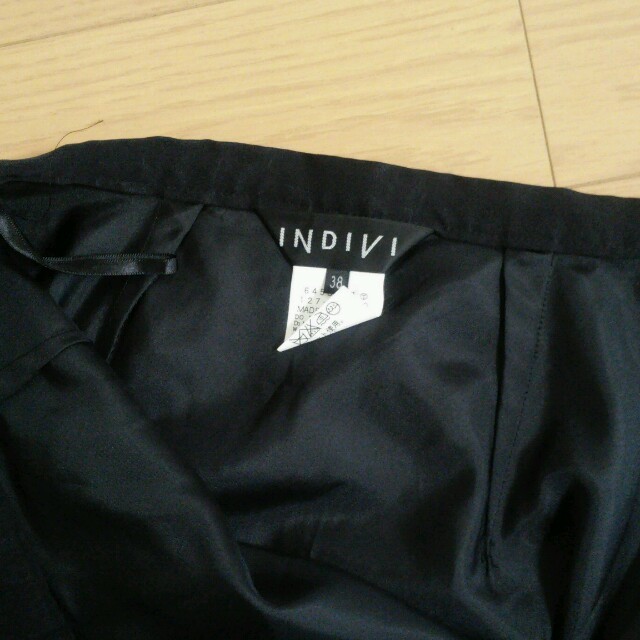 INDIVI(インディヴィ)のインディビ、ブラックシフォンスカート★1000円均一 レディースのスカート(ひざ丈スカート)の商品写真