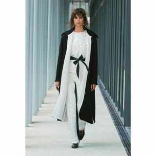 CHANEL(ロングコート ・ ホワイト/白色系)のフリマアイテム一覧 CHANEL(ロングコート ・ ホワイト/白色系)のフリマアイテム一覧
