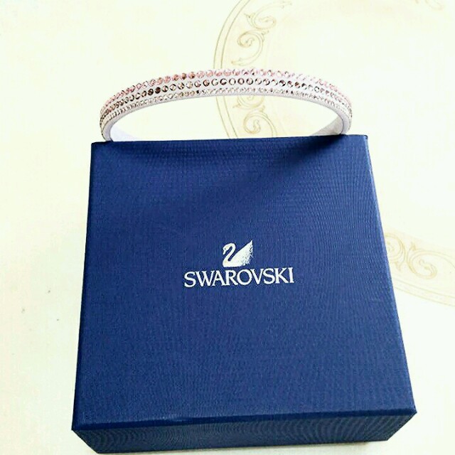 SWAROVSKI(スワロフスキー)のスワロフスキー　カチューシャ レディースのヘアアクセサリー(カチューシャ)の商品写真