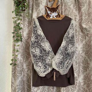 レース使いカットソー　チョコ　ぽわん袖　お花柄　新品(カットソー(長袖/七分))