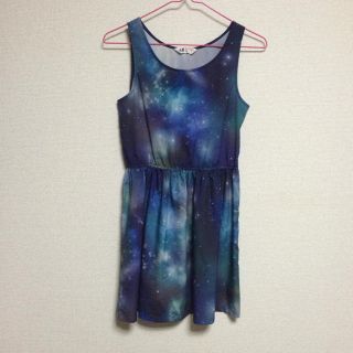 エイチアンドエム(H&M)のH&M 宇宙柄ワンピ(ミニワンピース)