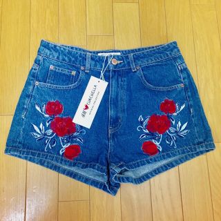 エイチアンドエム(H&M)の新品 刺繍 花柄 デニム ショートパンツ H&M COACHELLA(ショートパンツ)