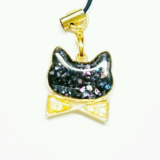 キラキラ黒猫のストラップ レディースのファッション小物(キーホルダー)の商品写真