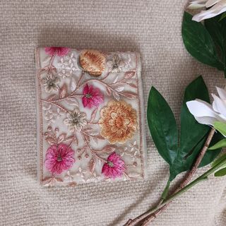 インド刺繍リボン　ミニ財布　ポーチ　小物入れ(ポーチ)