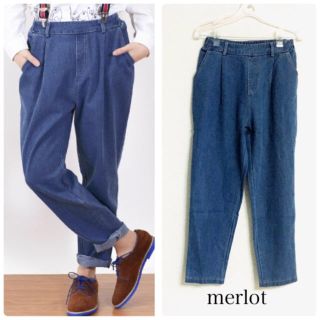 メルロー(merlot)のmerlot テーパード デニムパンツ ブルー(デニム/ジーンズ)