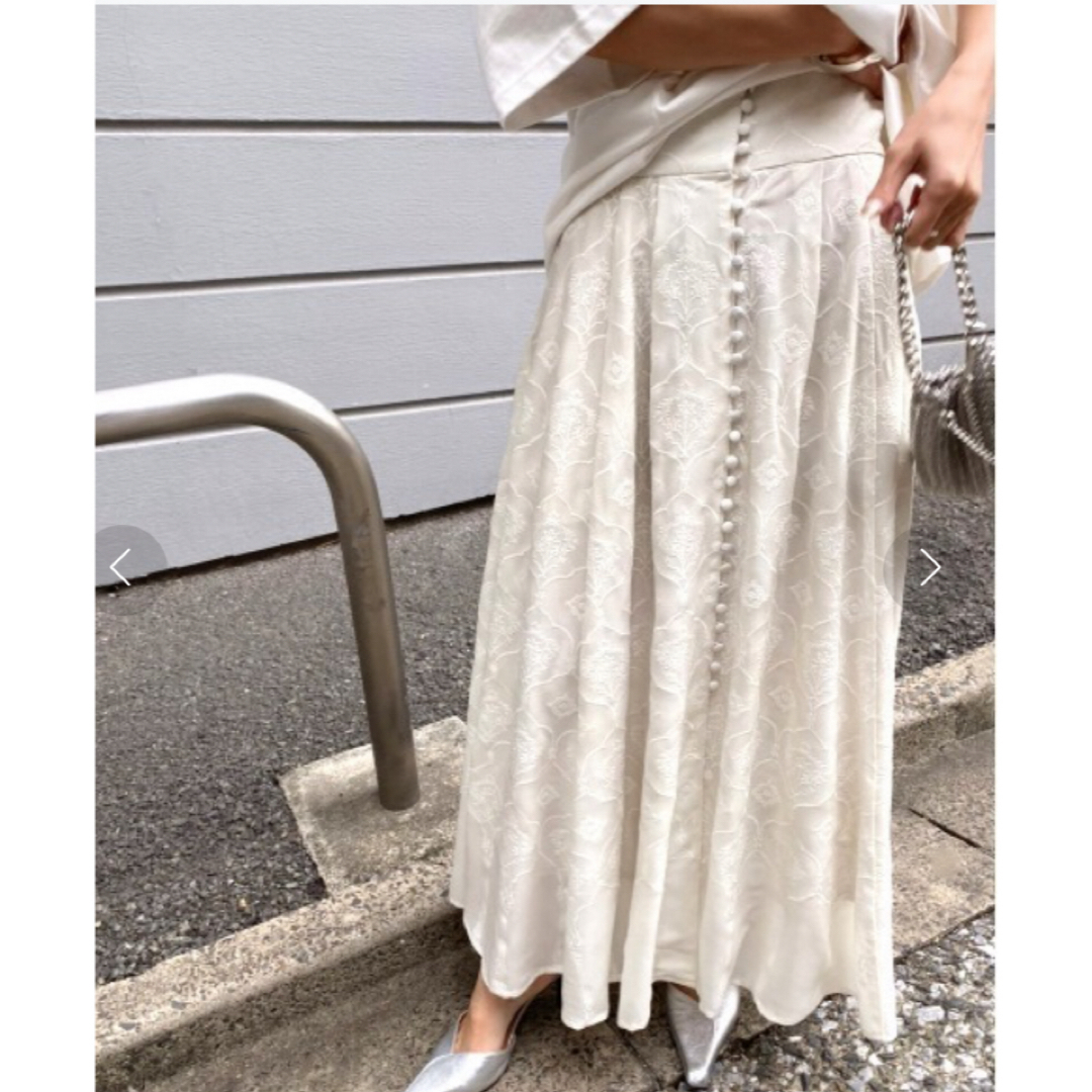 タグ付き未使用 Ameri MEDI LAMP EMBROIDERY SKIRT ロングスカート タグ付き未使用 Ameri MEDI LAMP EMBROIDERY SKIRT ロングスカート