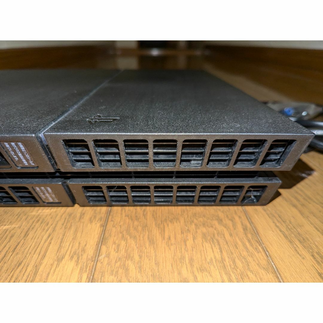 SONY(ソニー)のSONY PlayStation4 ジェット・ブラック 500GB エンタメ/ホビーのゲームソフト/ゲーム機本体(家庭用ゲーム機本体)の商品写真