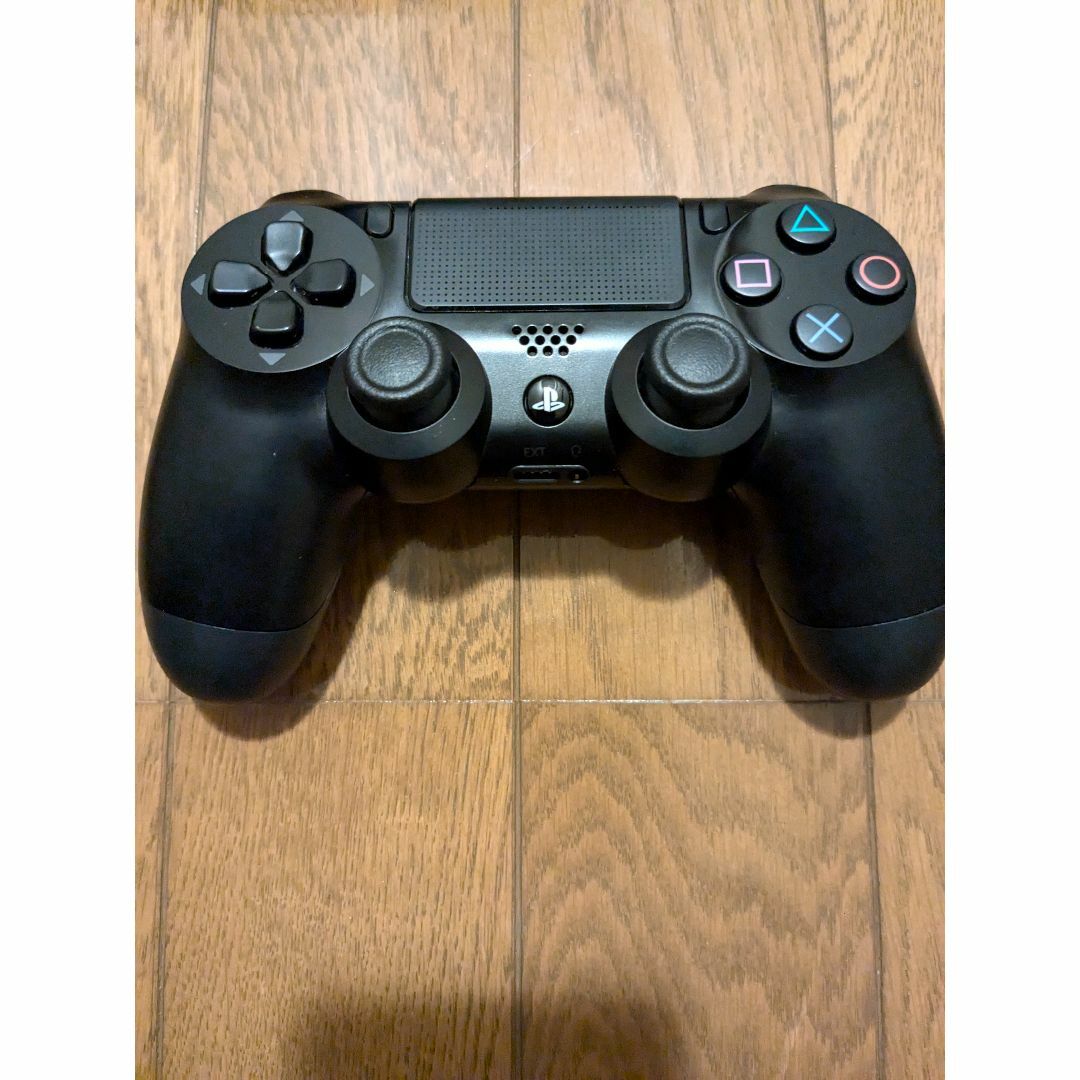SONY(ソニー)のSONY PlayStation4 ジェット・ブラック 500GB エンタメ/ホビーのゲームソフト/ゲーム機本体(家庭用ゲーム機本体)の商品写真