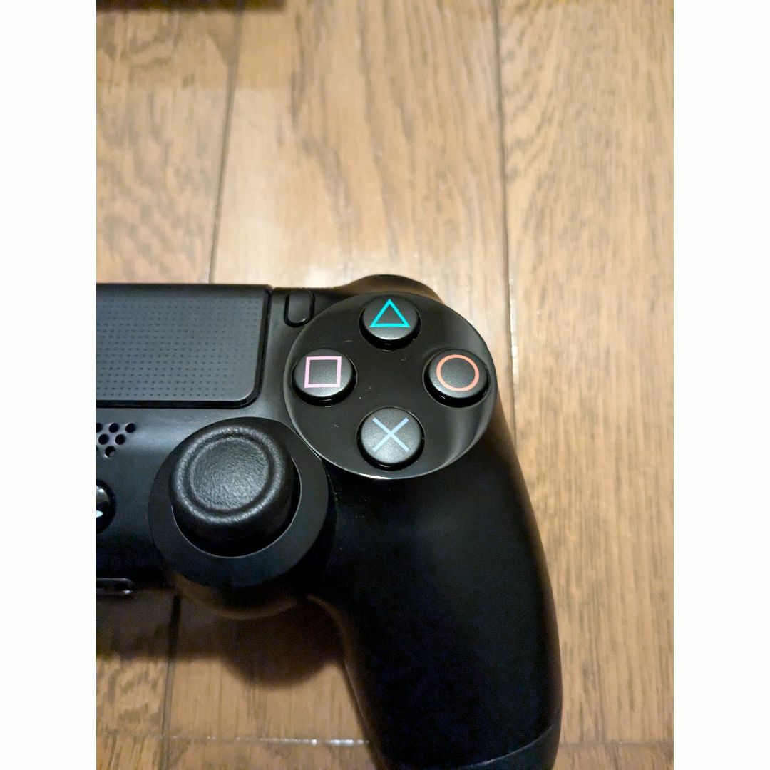 SONY(ソニー)のSONY PlayStation4 ジェット・ブラック 500GB エンタメ/ホビーのゲームソフト/ゲーム機本体(家庭用ゲーム機本体)の商品写真