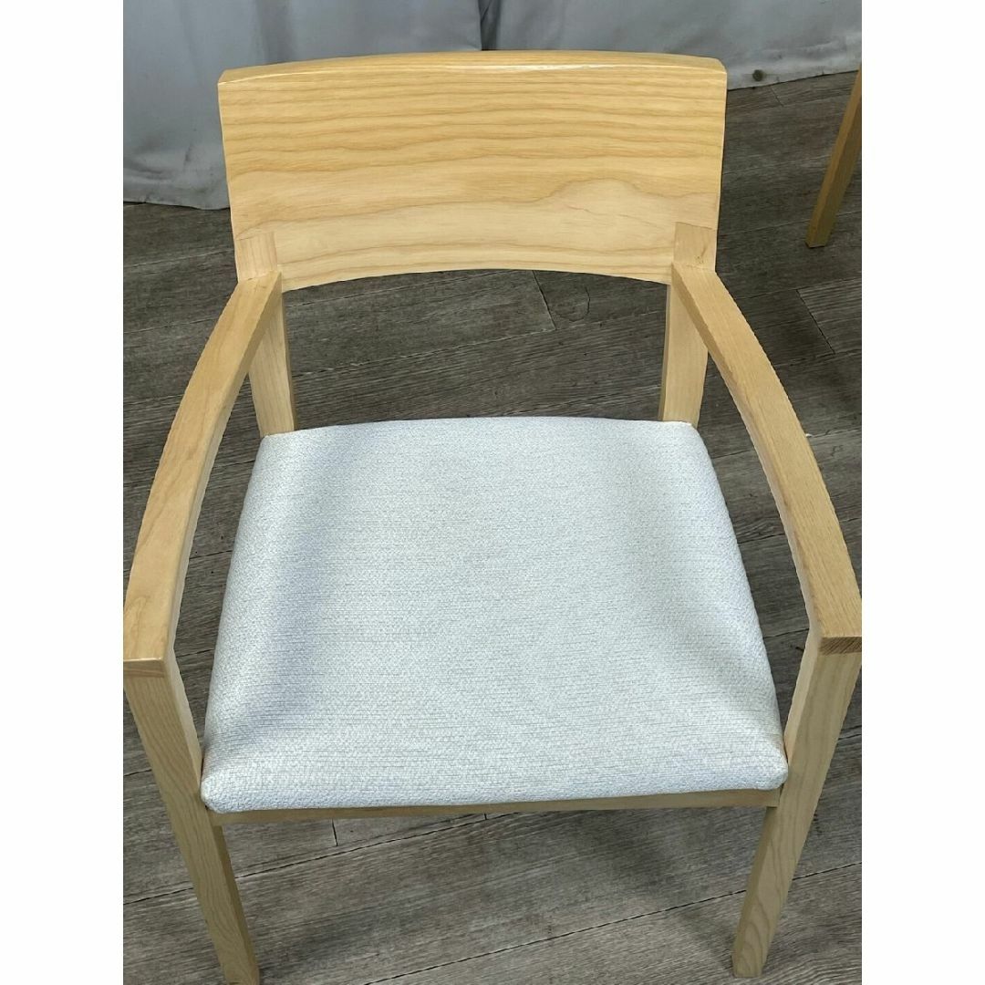 Cassina - GE07 Cassina .IXC Calm アーム ダイニング チェア Cassina - GE07 Cassina .IXC Calm アーム ダイニング チェア