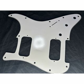 Fenderストラト用ピックガード白・中古(パーツ)