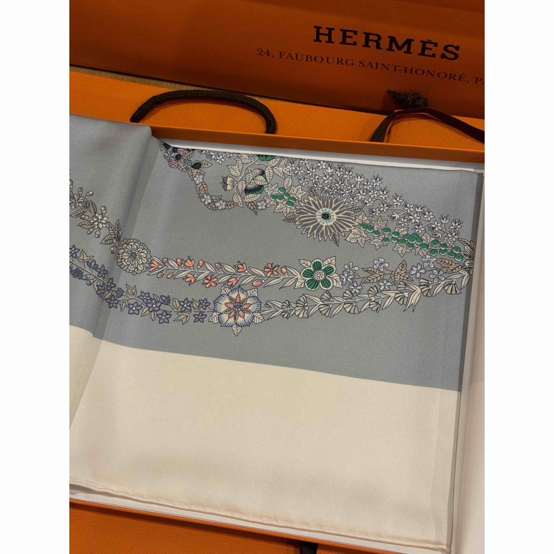 HERMES - エルメス25SS新作カレ 90 《ブリッド・ドゥ・ガラ HERMES - エルメス25SS新作カレ 90 《ブリッド・ドゥ・ガラ