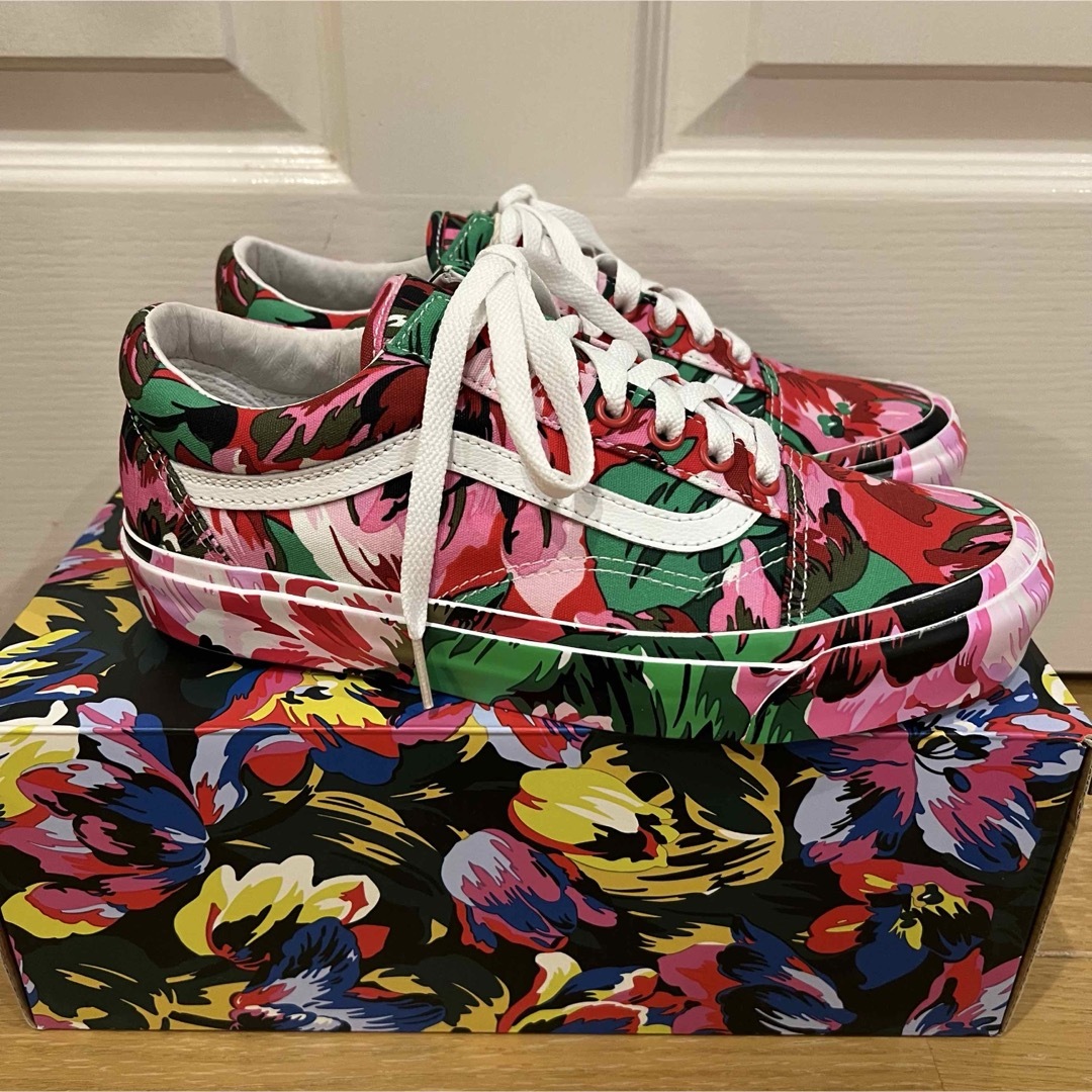 VANSとKENZOのコラボ、フラワーパターンのスニーカー。EU39 VANSとKENZOのコラボ、フラワーパターンのスニーカー。EU39