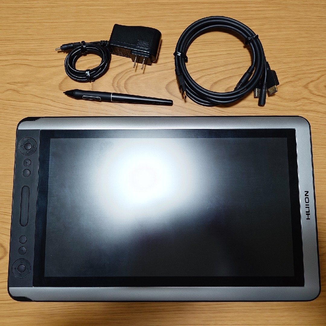 HUION Kamvas 16 液タブ スマホ/家電/カメラのPC/タブレット(PC周辺機器)の商品写真