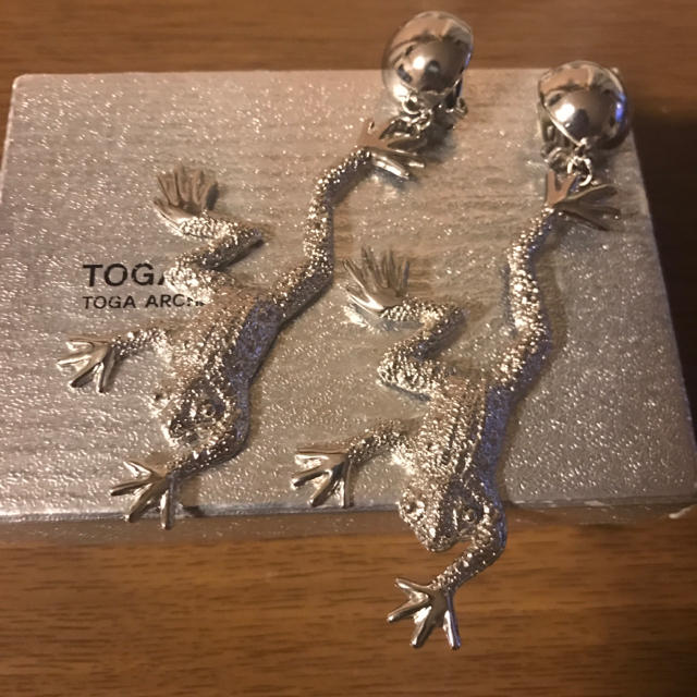 TOGA(トーガ)のTOGA☆フロッグイヤリング レディースのアクセサリー(イヤリング)の商品写真